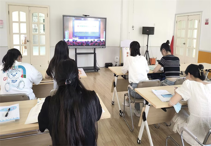 https://xhyey.wxlxjy.com/contents/sitefiles2060/10302363/images/45577779.jpg